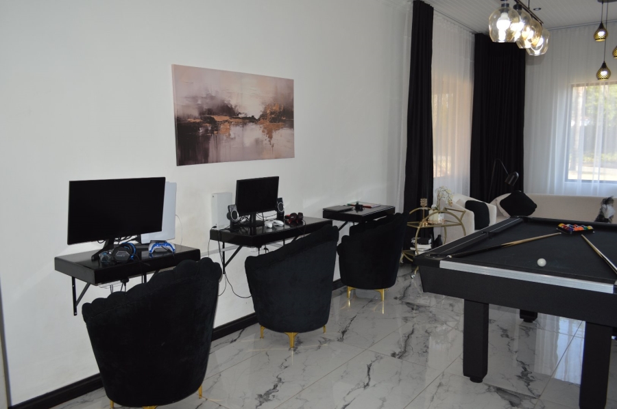 4 Bedroom Property for Sale in Wilkoppies North West